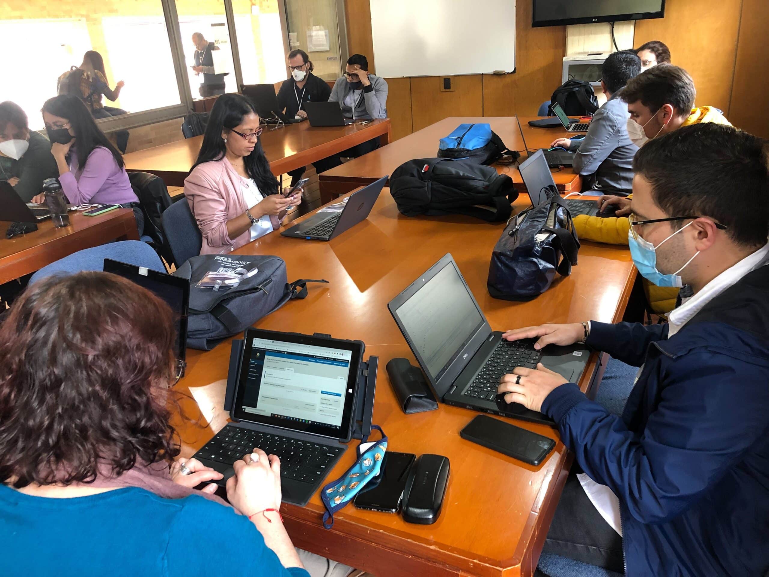 Groups working at the PKP Sprint Bogotá