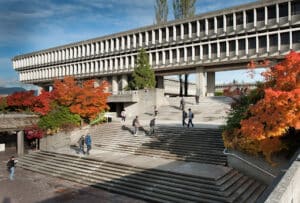 Picture of Simon Fraser University in the fall.